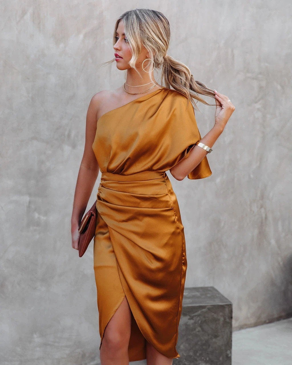 Illyria - Chic Satin Dress